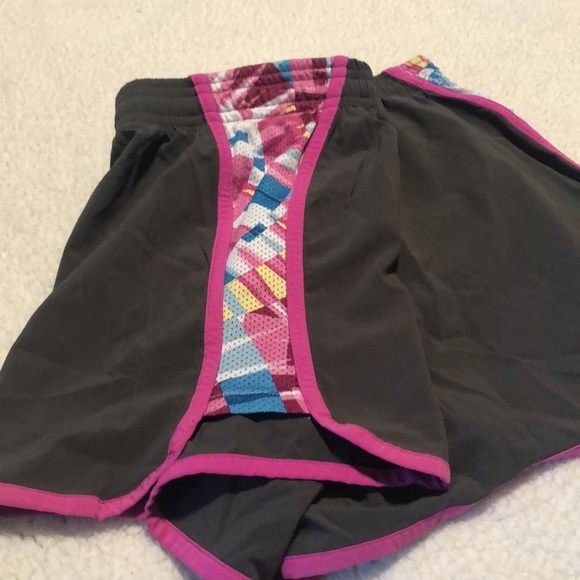 Under armor shorts - Picture 3 of 5